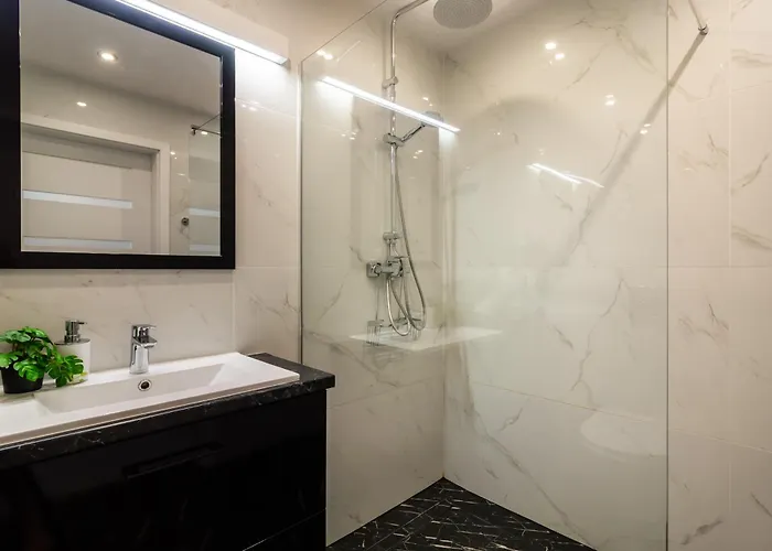 Near Sky Tower Apartmán